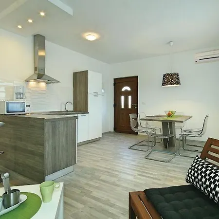 Luciana 2 Apartment *